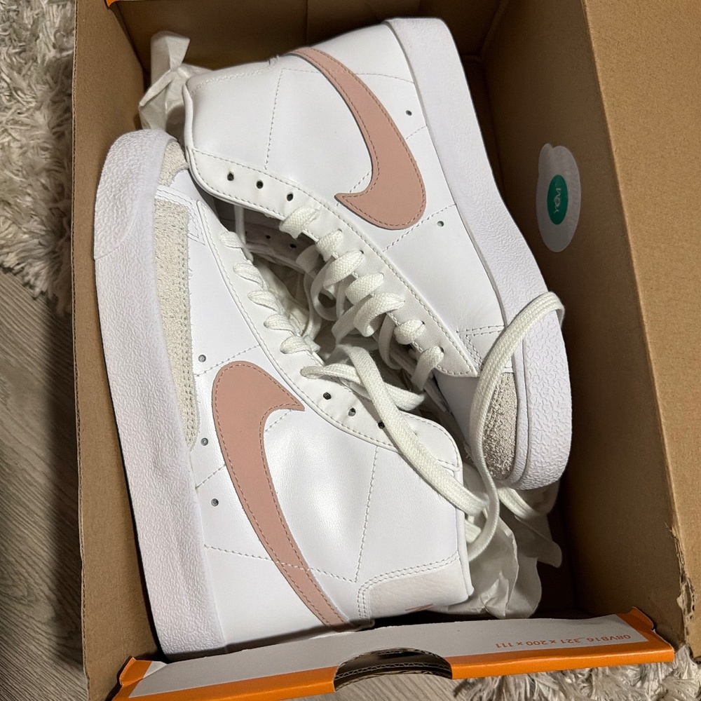 Nike blazers women size 7
